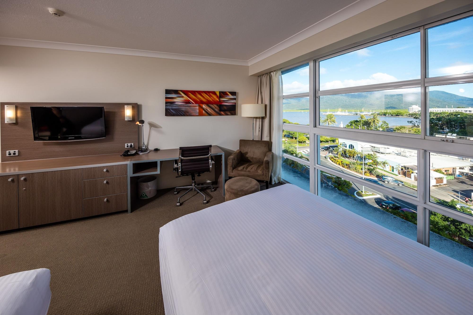 Doubletree By Hilton Cairns Hotel Bagian luar foto