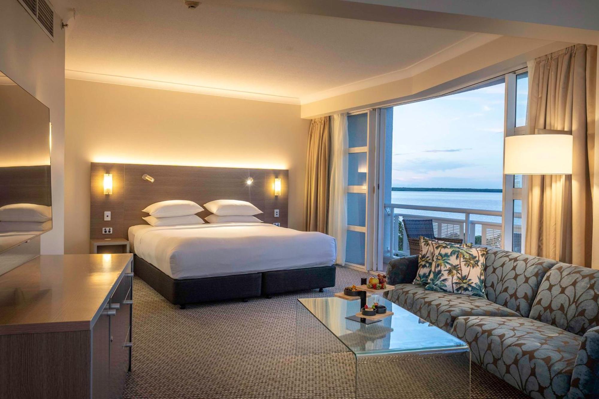 Doubletree By Hilton Cairns Hotel Bagian luar foto