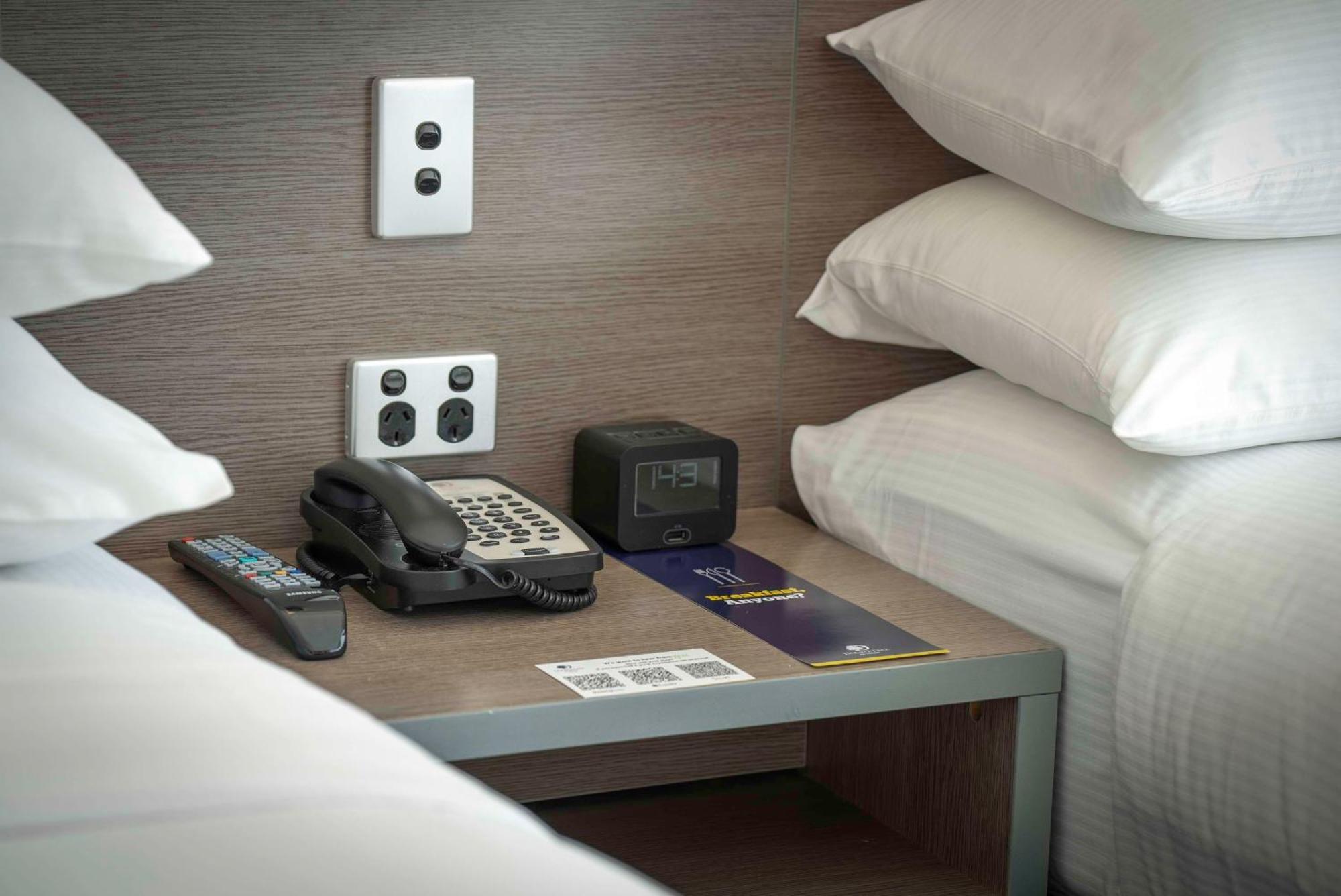 Doubletree By Hilton Cairns Hotel Bagian luar foto