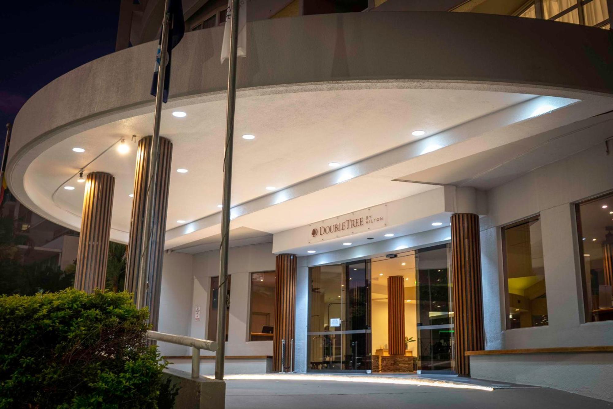 Doubletree By Hilton Cairns Hotel Bagian luar foto