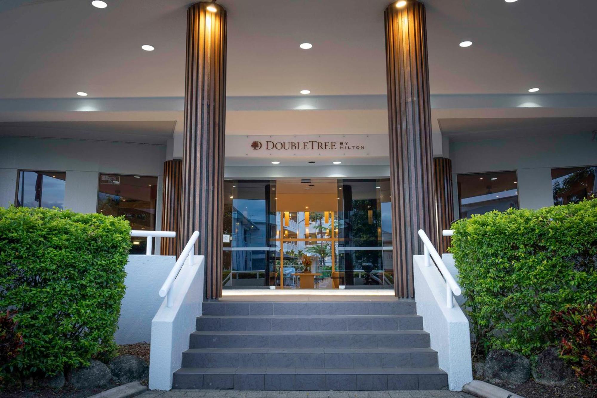 Doubletree By Hilton Cairns Hotel Bagian luar foto