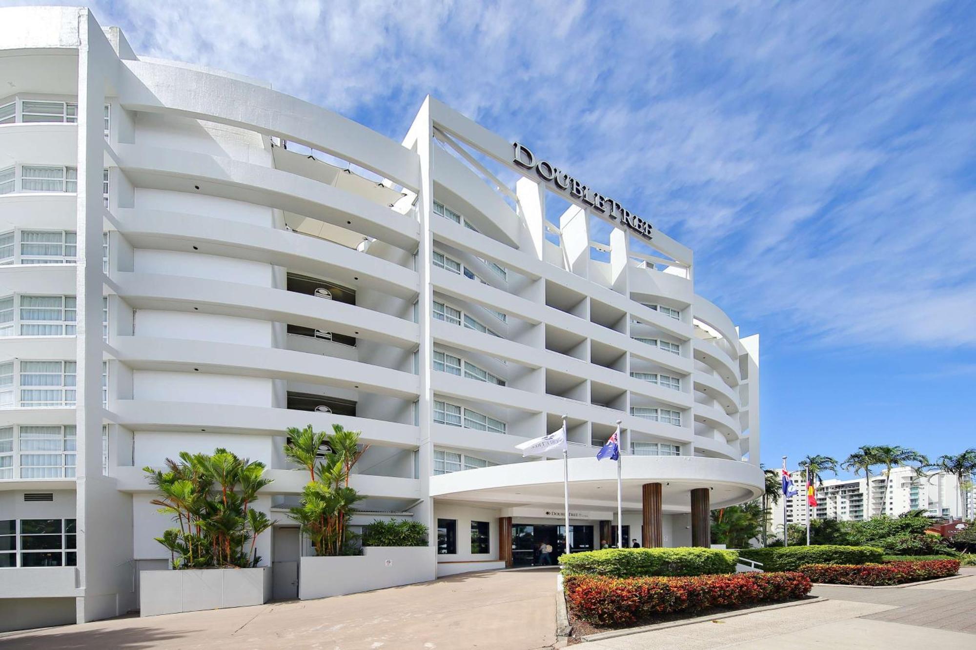 Doubletree By Hilton Cairns Hotel Bagian luar foto